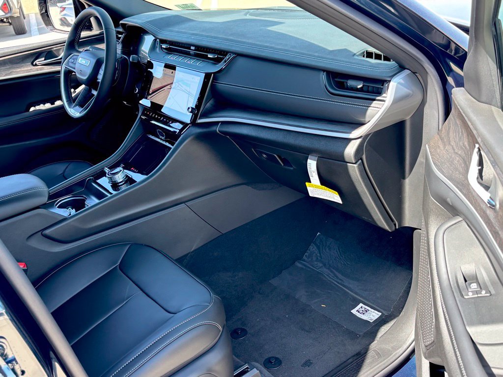 New 2027 Jeep Grand Cherokee Limited AWD/4WD image 27