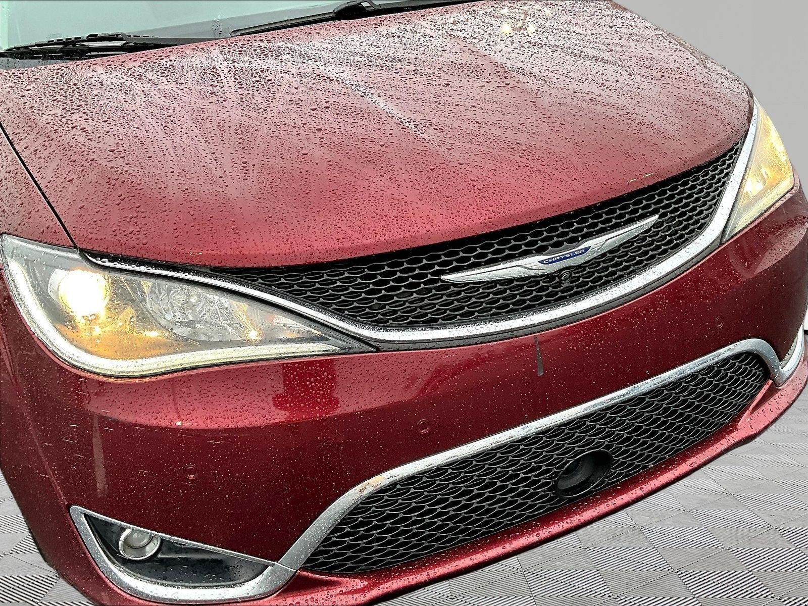 Used 2019 Chrysler Pacifica Touring Plus w/ Advanced Safetytec Group FWD image 31