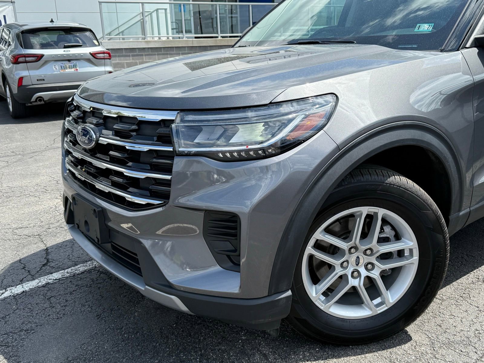 Used 2025 Ford Explorer Active AWD/4WD image 19