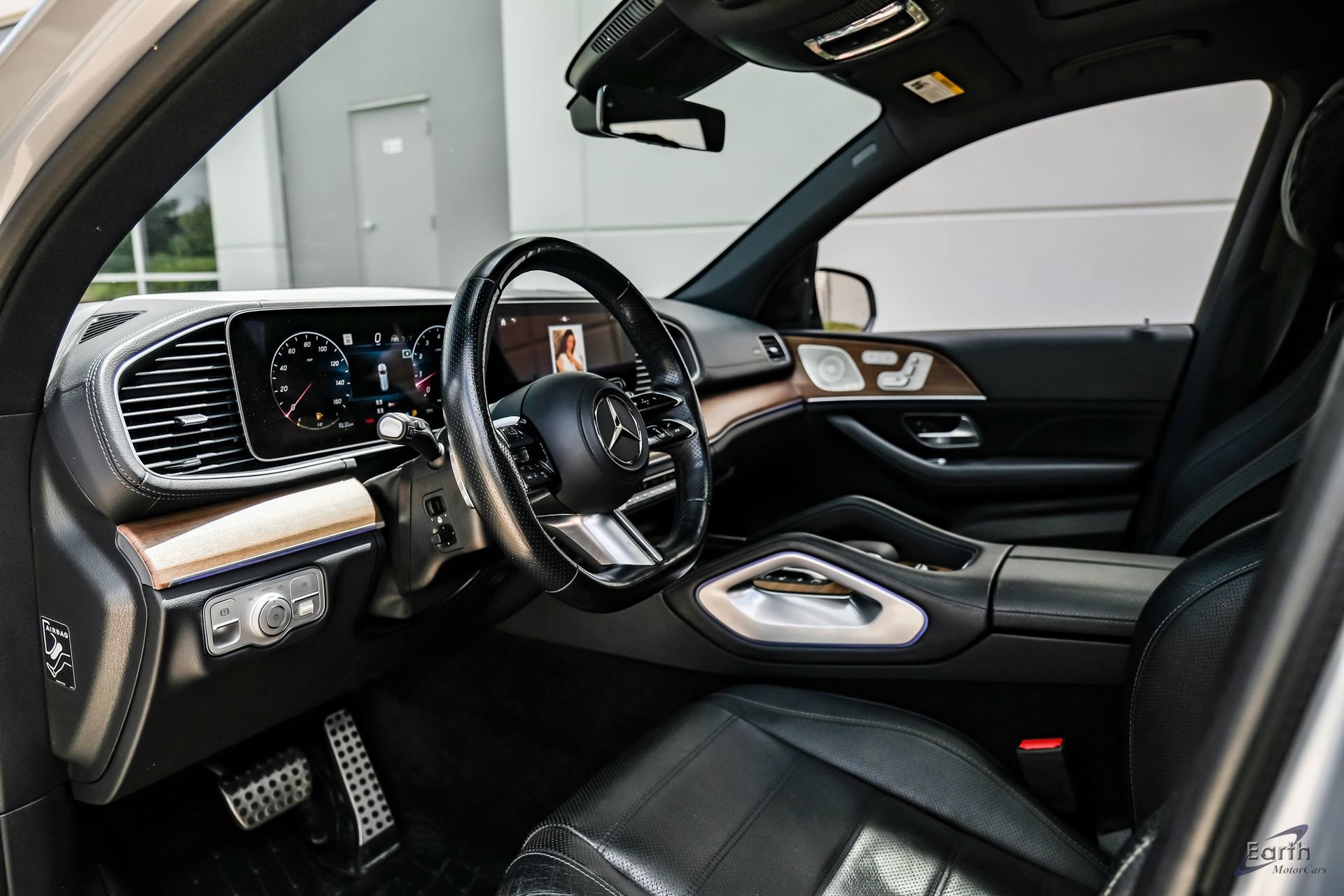 Used 2025 Mercedes-Benz GLS 580 4MATIC image 34