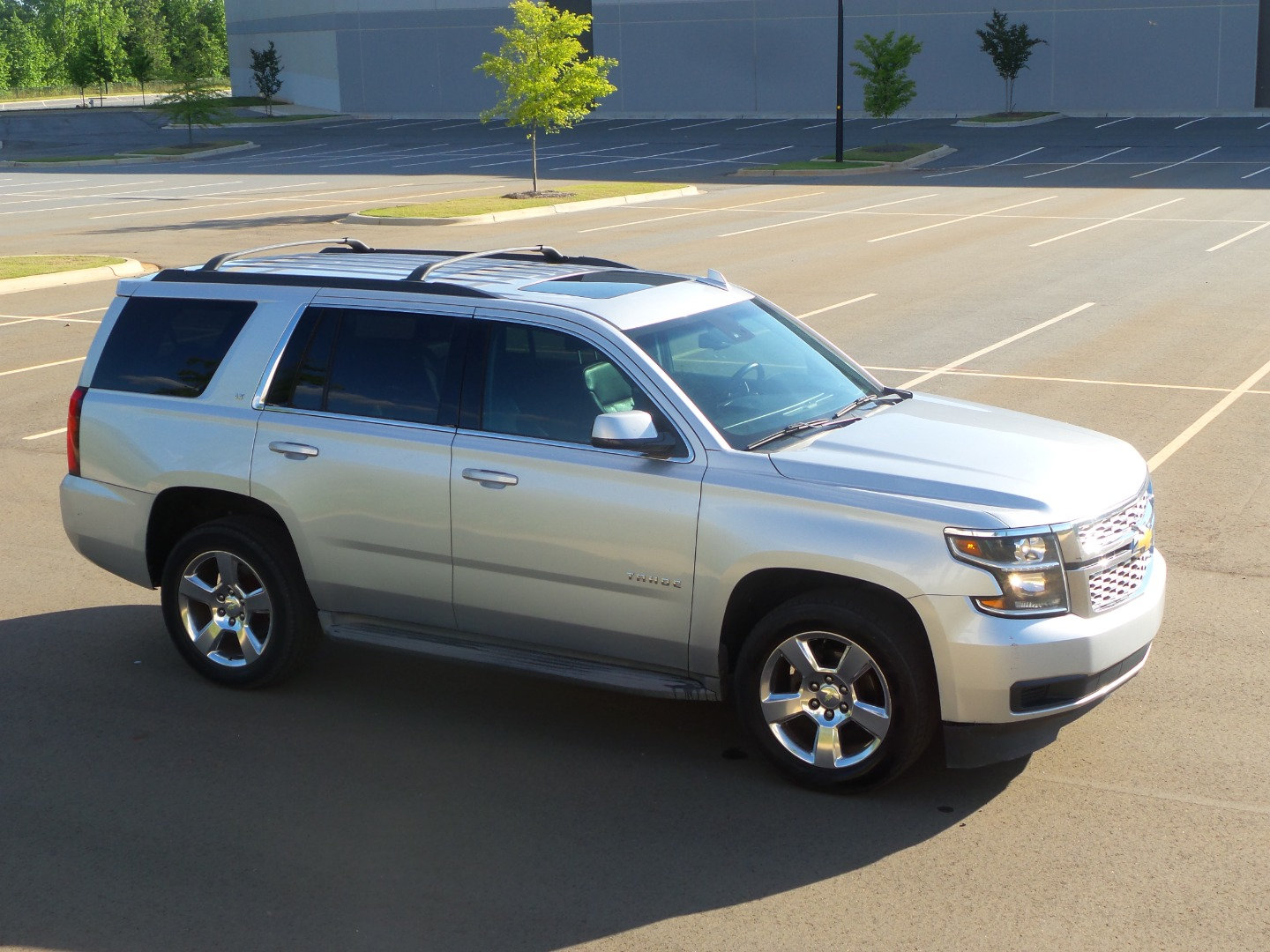 Used 2015 Chevrolet Tahoe LT RWD image 3