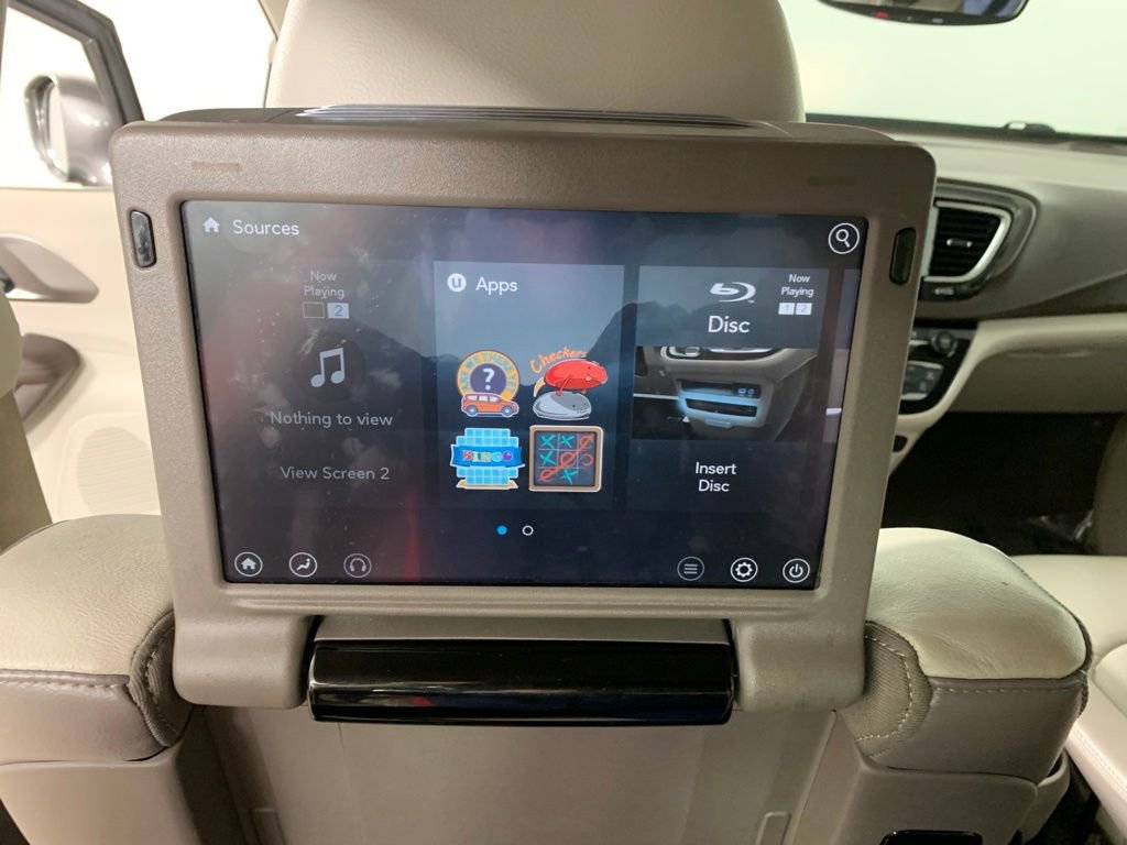 Used 2017 Chrysler Pacifica Touring-L Plus FWD image 33