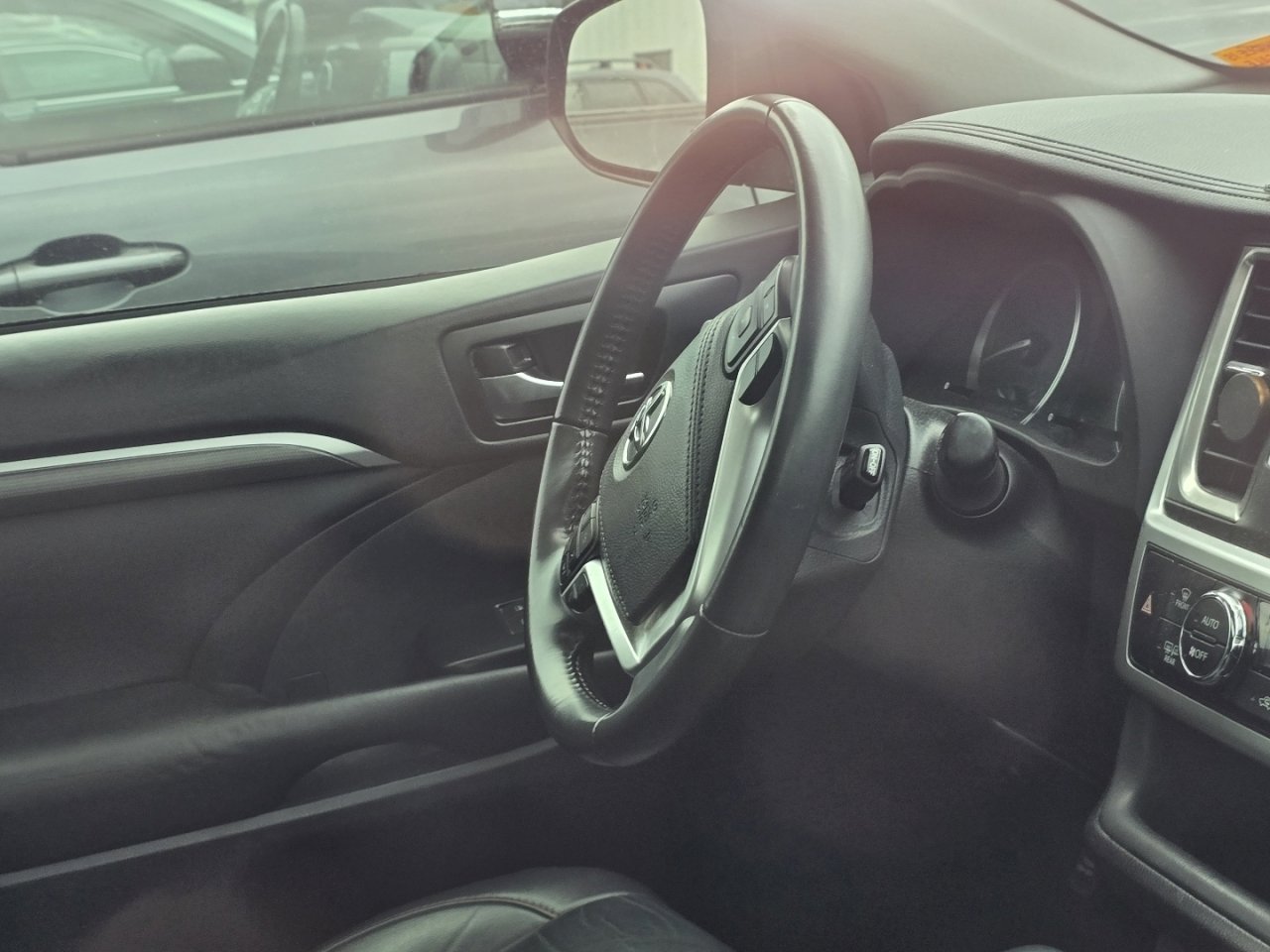 Used 2019 Toyota Highlander SE image 21