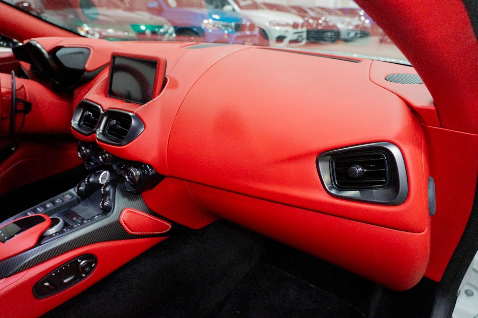 Used 2019 Aston Martin V8 Vantage Coupe RWD image 32