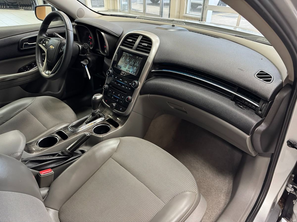 Used 2016 Chevrolet Malibu LT image 21
