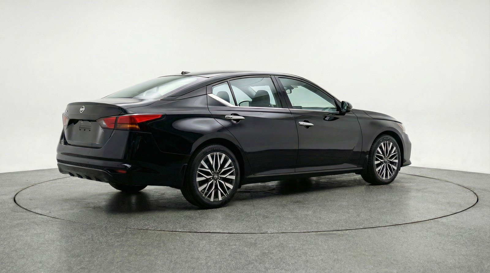 Used 2025 Nissan Altima 2.5 SV image 9