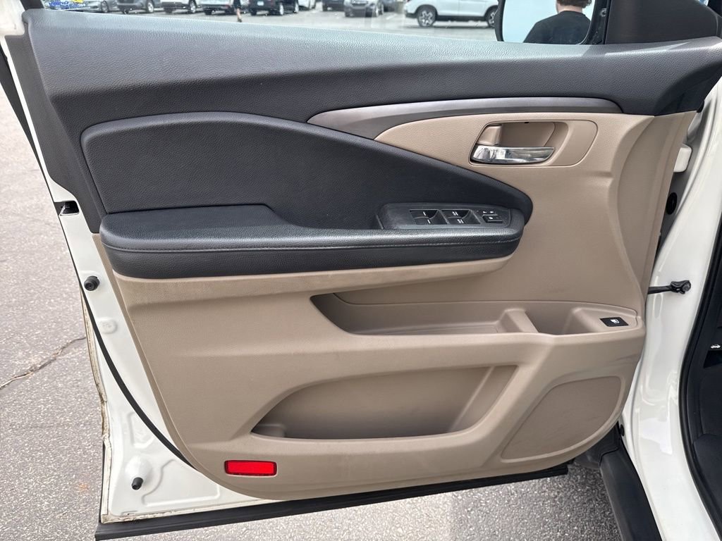 Used 2017 Honda Pilot LX image 27