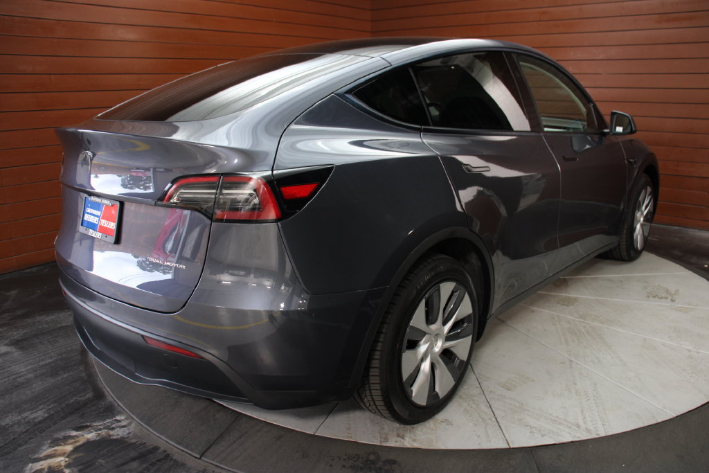 Used 2023 Tesla Model Y Long Range AWD/4WD image 30