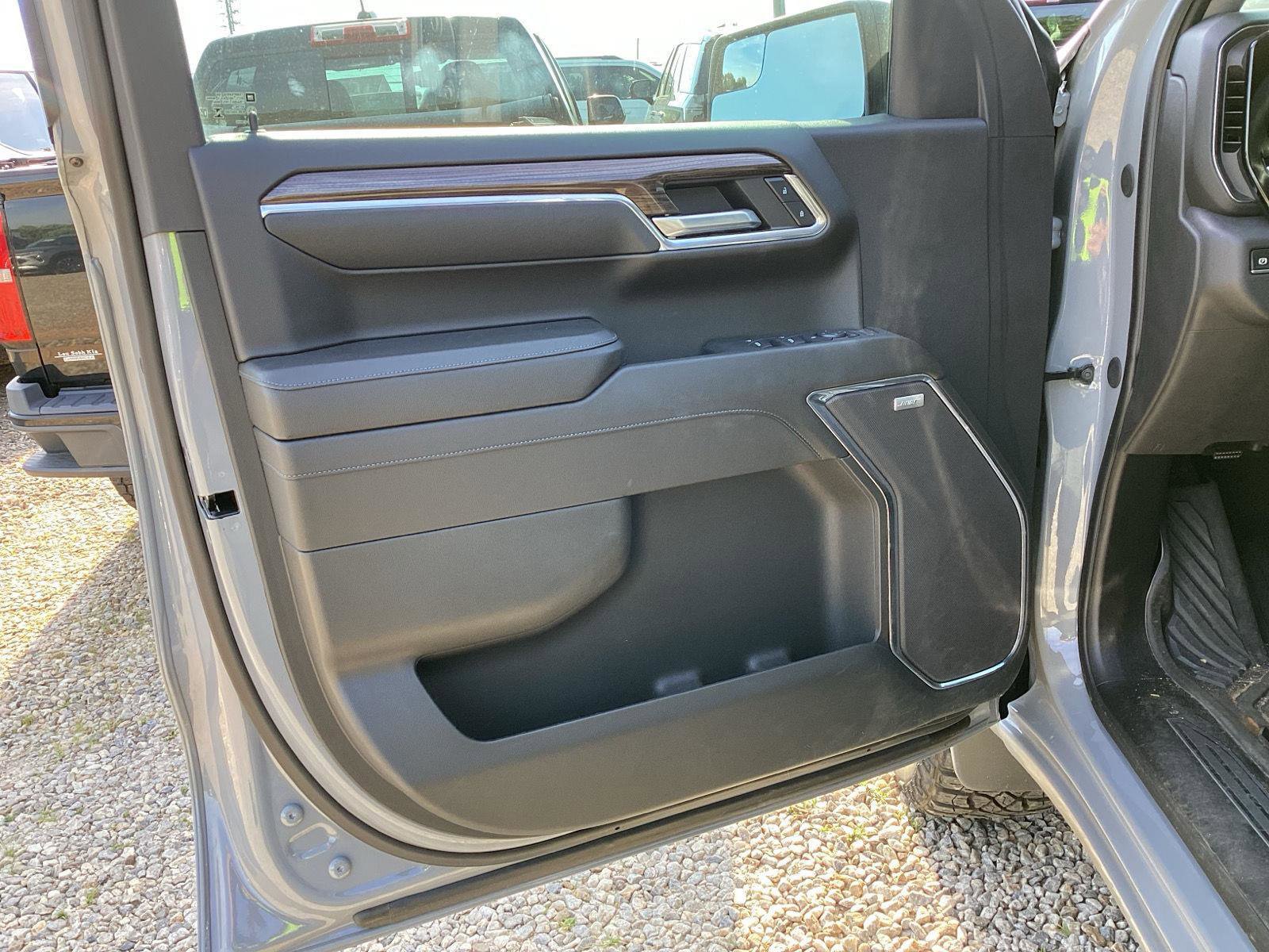 Used 2024 Chevrolet Silverado 1500 LT Trail Boss w/ Convenience Package II AWD/4WD image 10