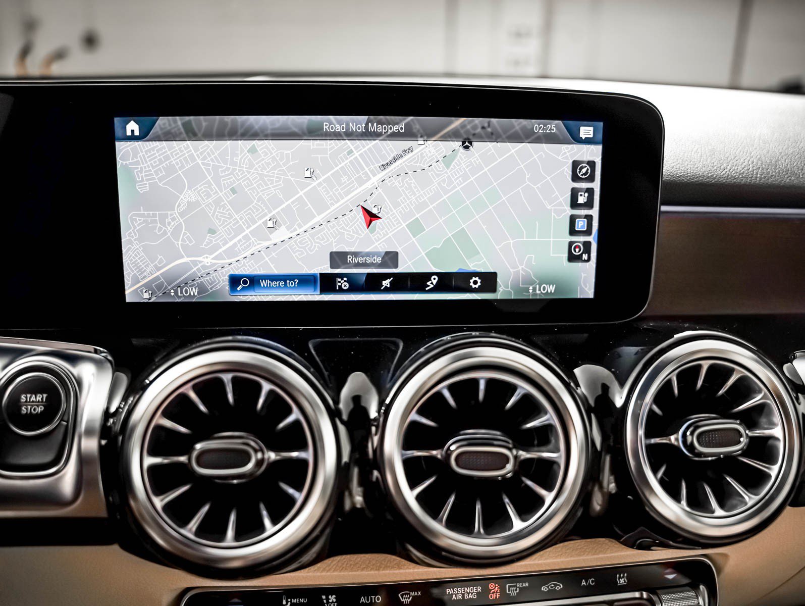 Used 2023 Mercedes-Benz EQB 250+ w/ Exclusive Package image 17