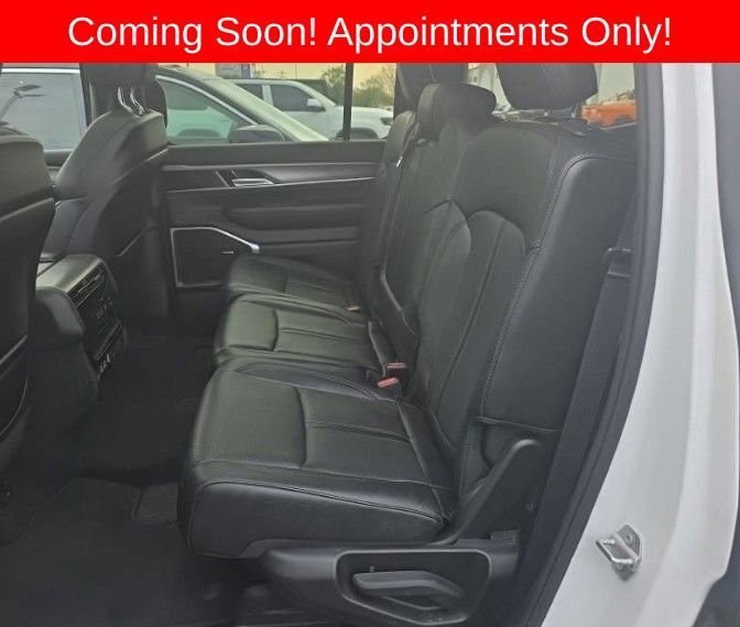 Used 2023 Jeep Wagoneer Series II AWD/4WD image 5