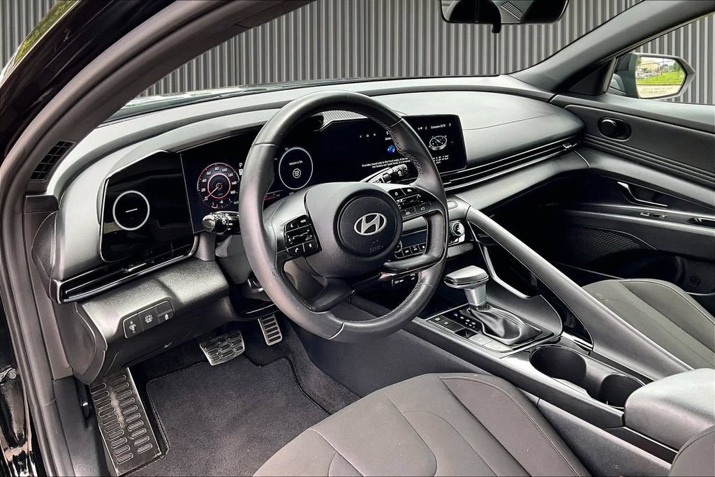 Certified 2025 Hyundai Elantra SEL FWD image 15