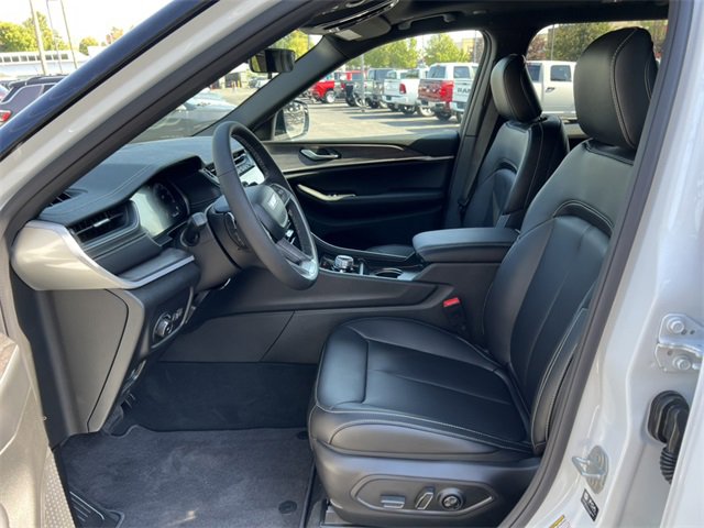 New 2025 Jeep Grand Cherokee L Limited image 4