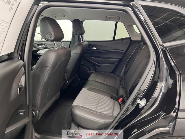 Used 2025 Chevrolet Trax LT image 32