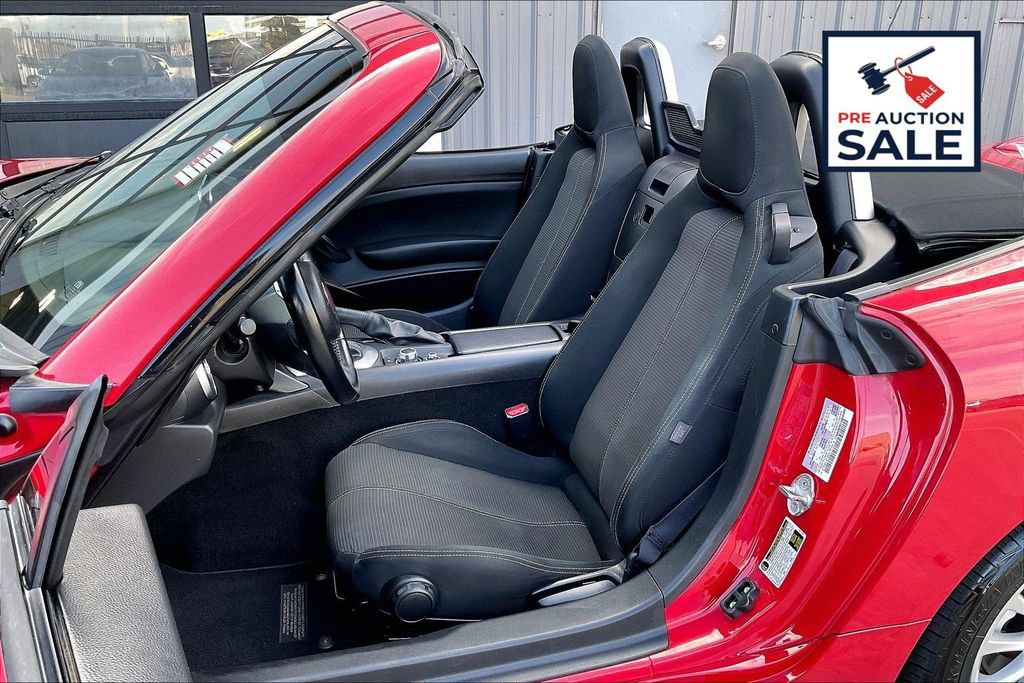 Used 2018 FIAT 124 Spider Classica w/ Technology & Siriusxm Group RWD image 25