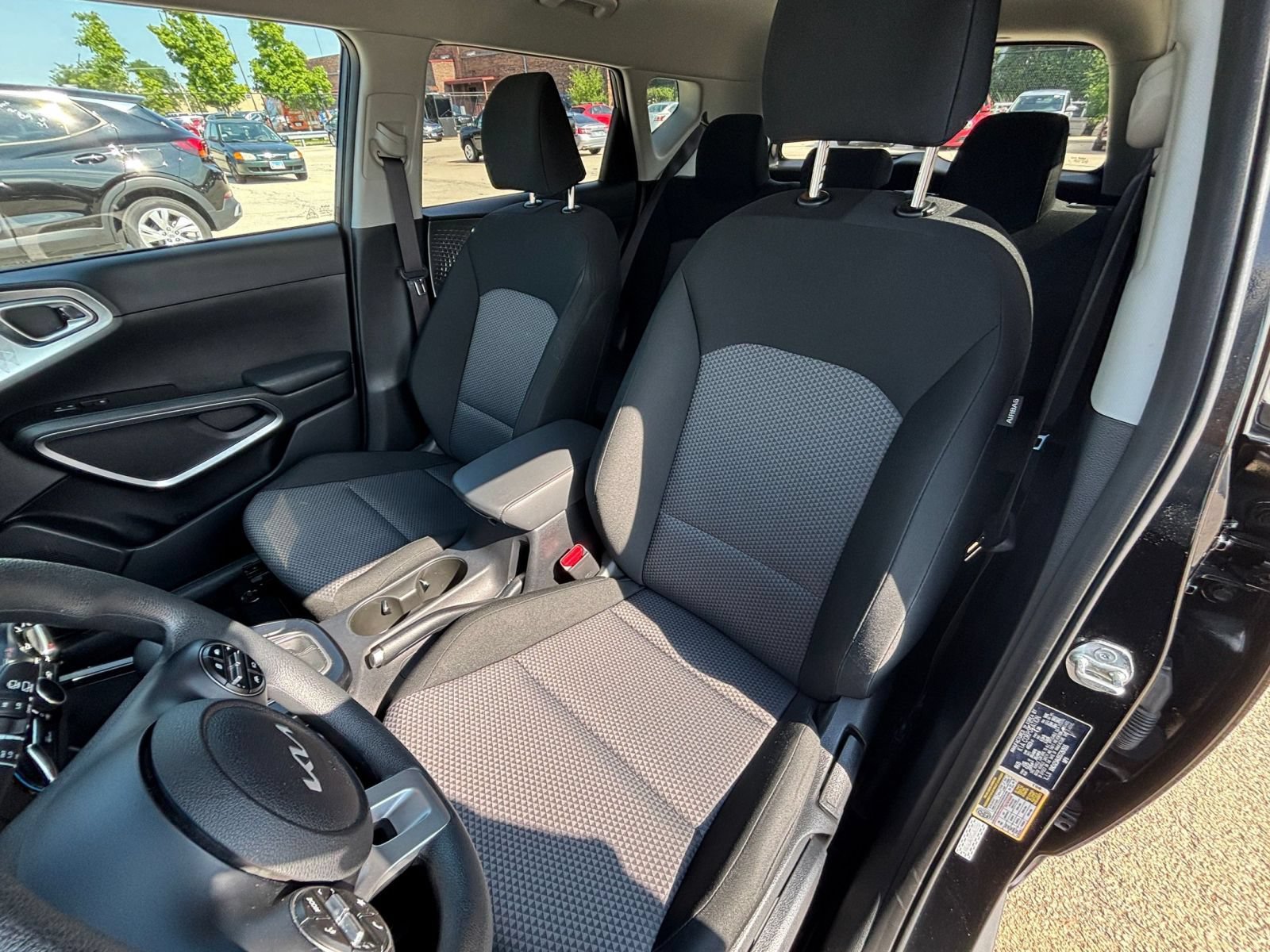 Used 2025 Kia Soul LX w/ LX Technology Package FWD image 33