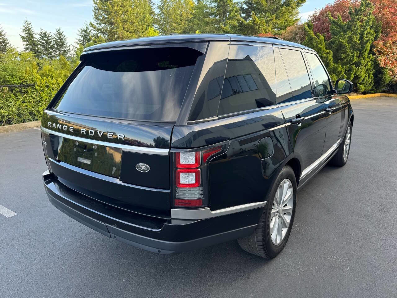 Used 2014 Land Rover Range Rover HSE image 5