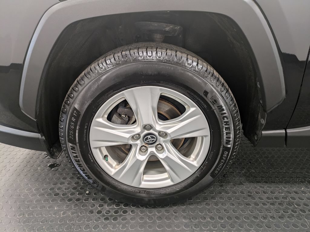 Used 2020 Toyota RAV4 XLE w/ Convenience Package AWD/4WD image 7