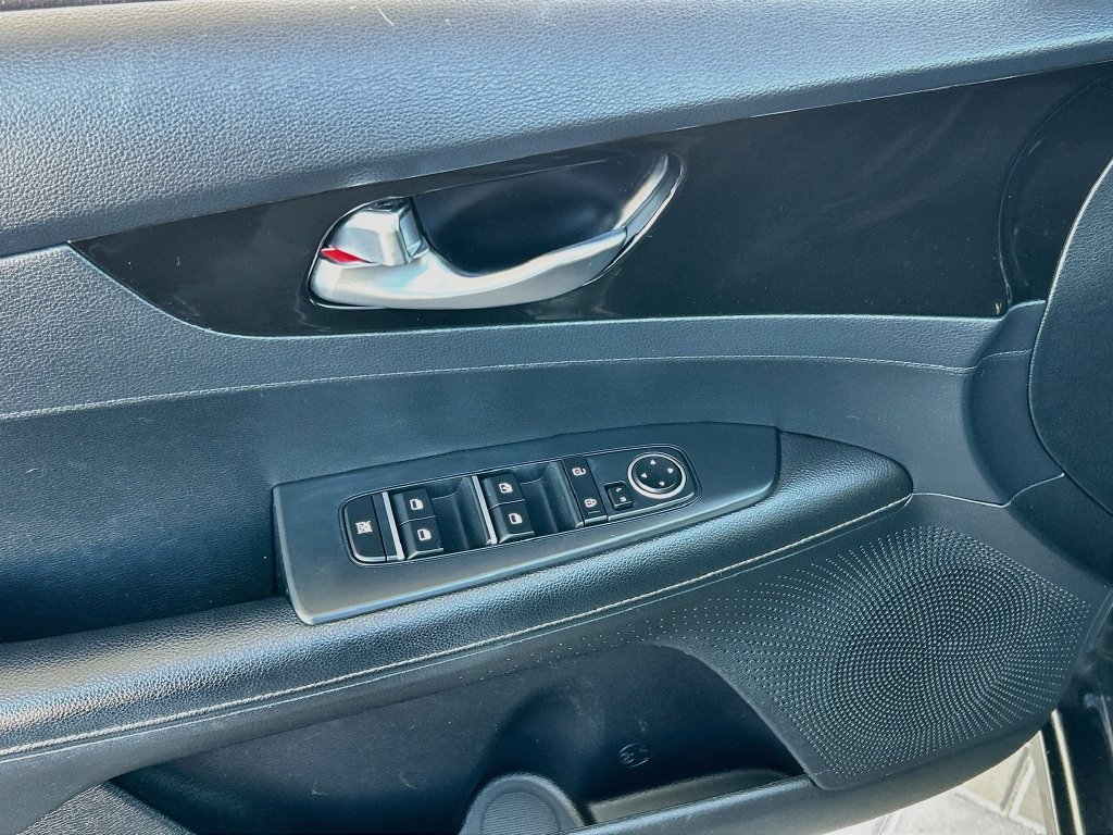Used 2019 Kia Forte S FWD image 17