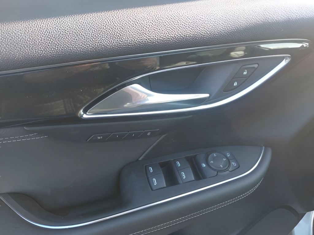 Used 2025 Buick Envision Preferred AWD/4WD image 10