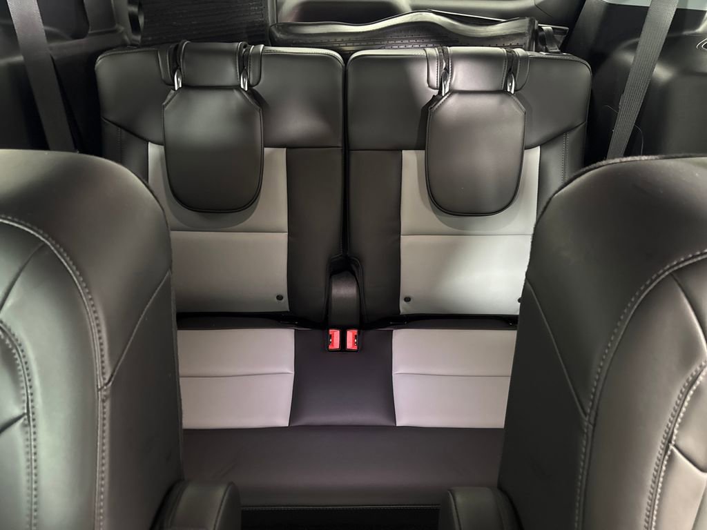 Used 2022 Ford Explorer XLT w/ Equipment Group 202A image 14