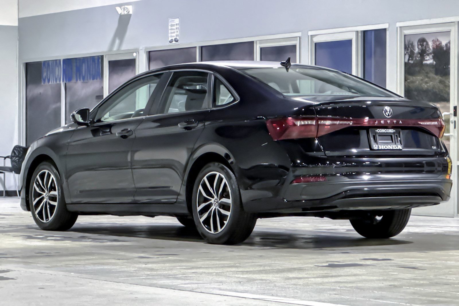 Used 2025 Volkswagen Jetta SE FWD image 3
