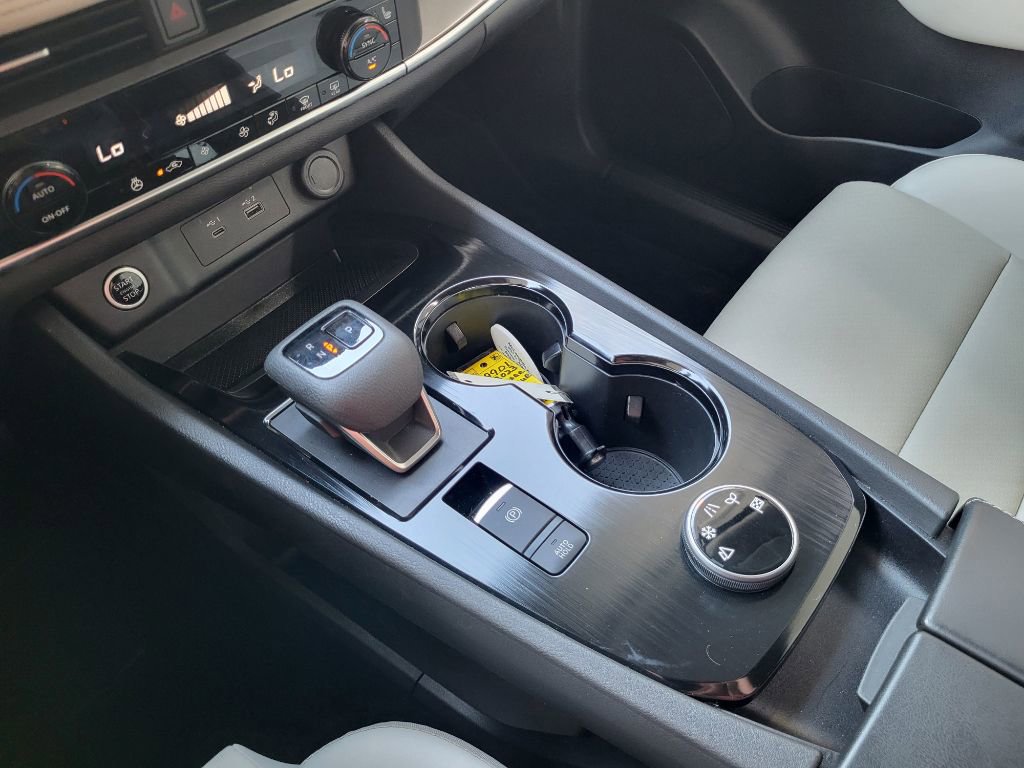 Used 2023 Nissan Rogue SV w/ SV Premium B Package image 20
