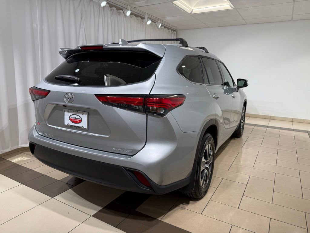 Used 2022 Toyota Highlander XLE image 5