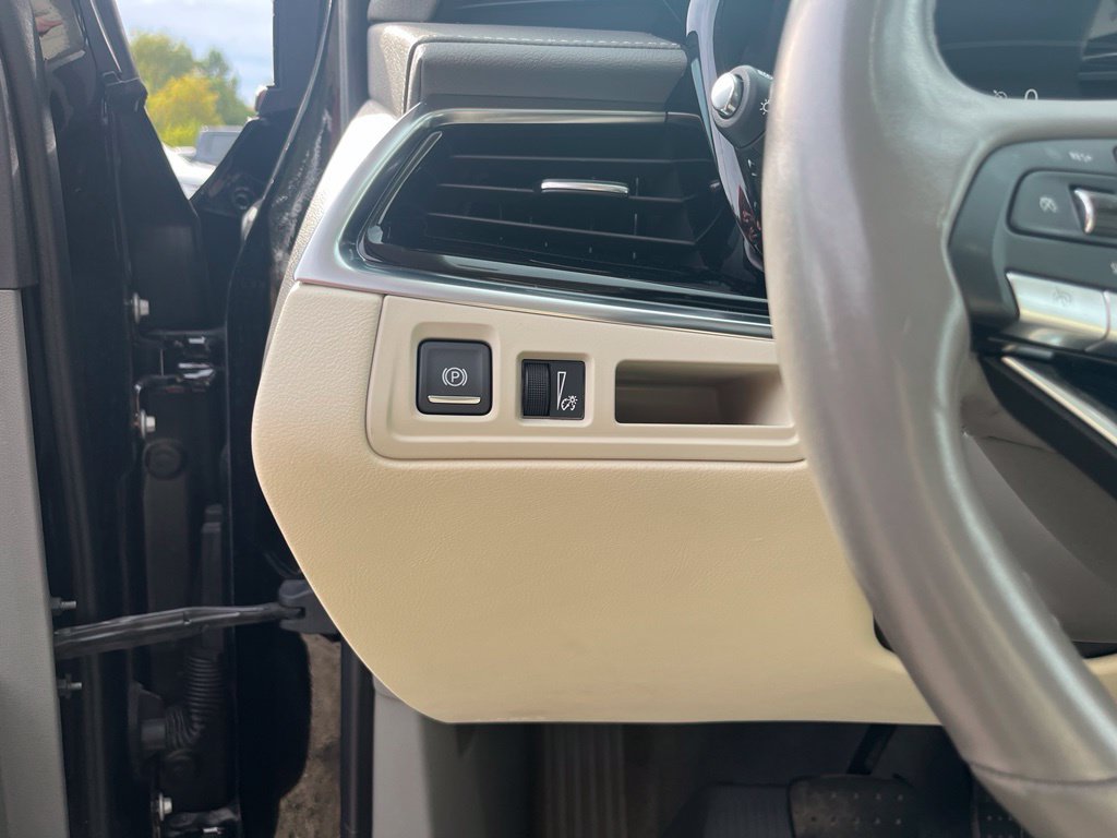 Used 2025 Cadillac XT6 Premium Luxury w/ LPO, Floor Liner Package AWD/4WD image 24