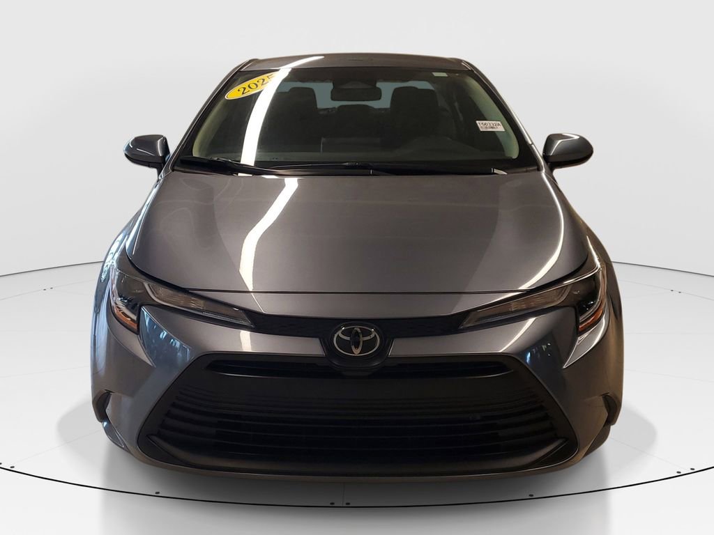 Used 2025 Toyota Corolla LE image 2