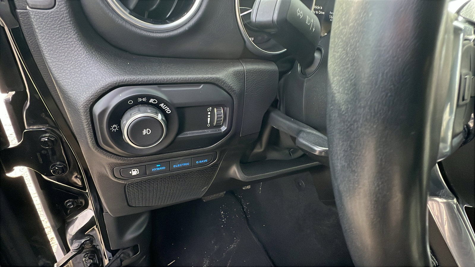 Used 2023 Jeep Wrangler Sahara w/ Cold Weather Group image 25