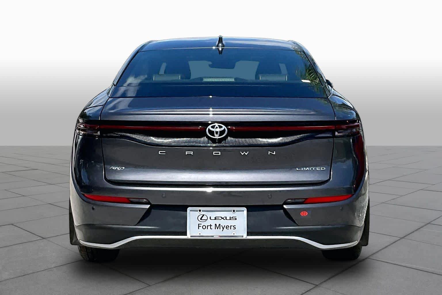 Used 2023 Toyota Crown AWD/4WD image 5