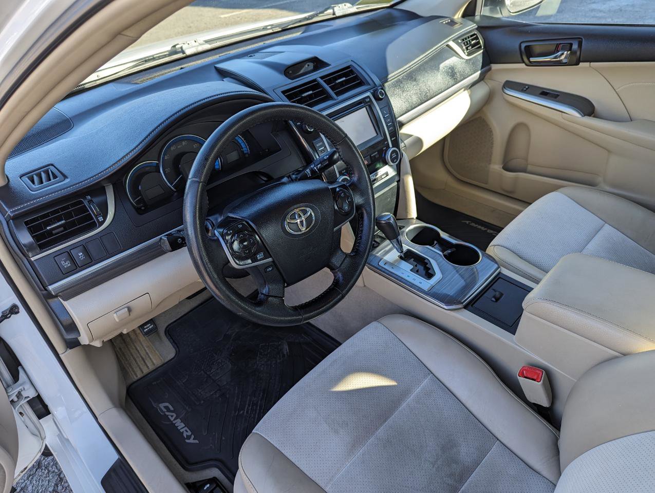 Used 2013 Toyota Camry XLE w/ Leather Pkg image 12