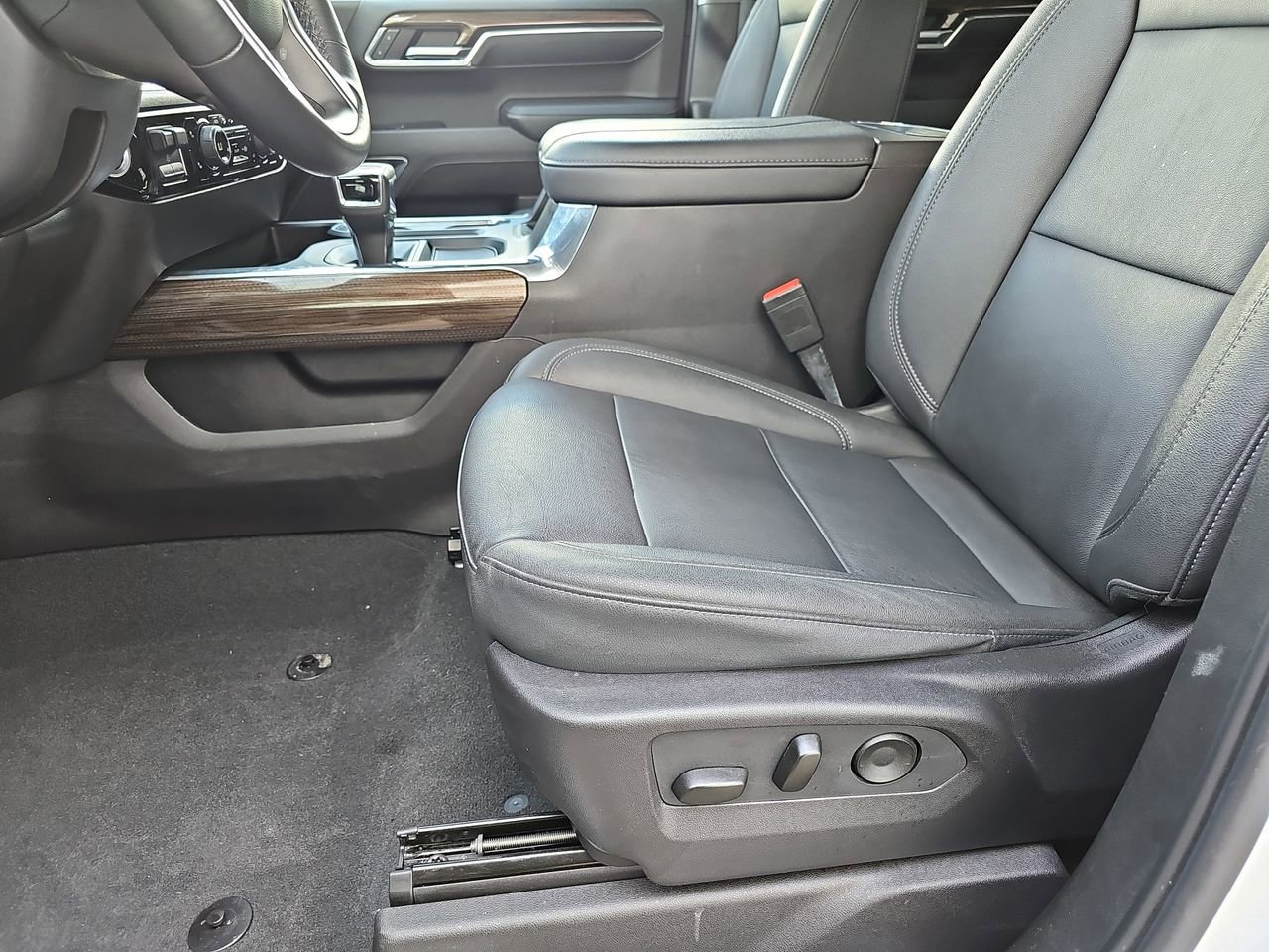 Certified 2024 Chevrolet Silverado 1500 LT Trail Boss w/ Convenience Package II image 18