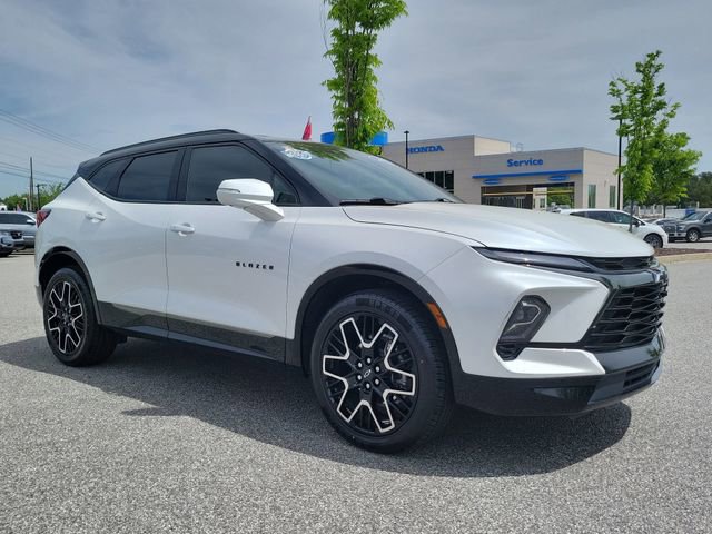 Used 2023 Chevrolet Blazer RS w/ Driver Confidence II Package FWD image 3