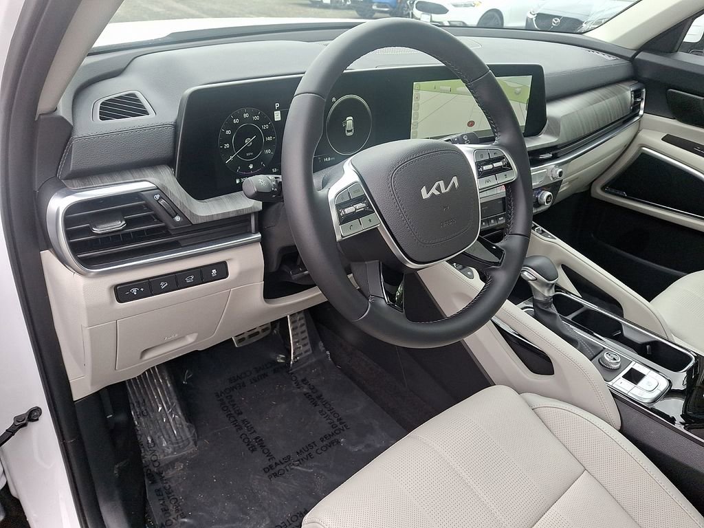 Certified 2025 Kia Telluride SX w/ SX Captain's Chair Package FWD image 26