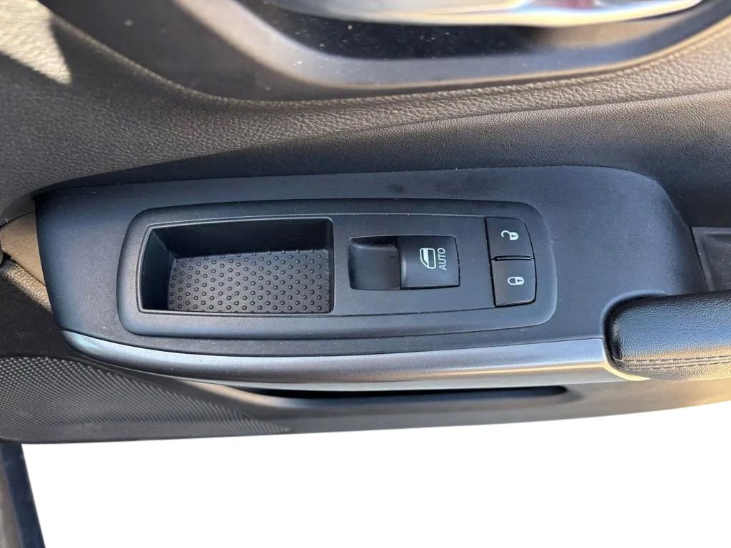 Used 2019 Jeep Cherokee Limited AWD/4WD image 32