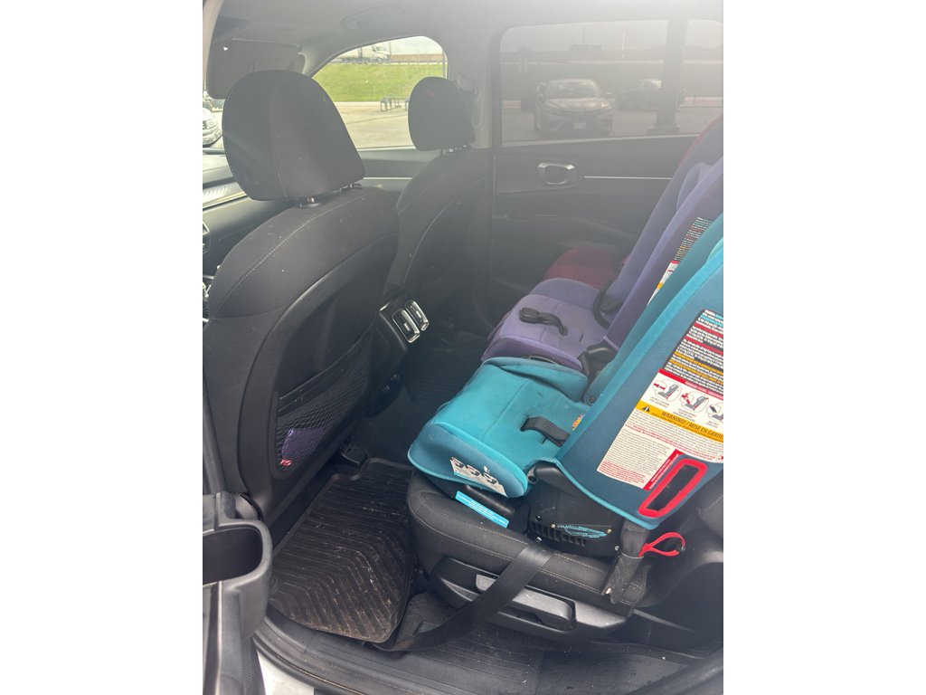 Used 2022 Kia Sorento LX image 8