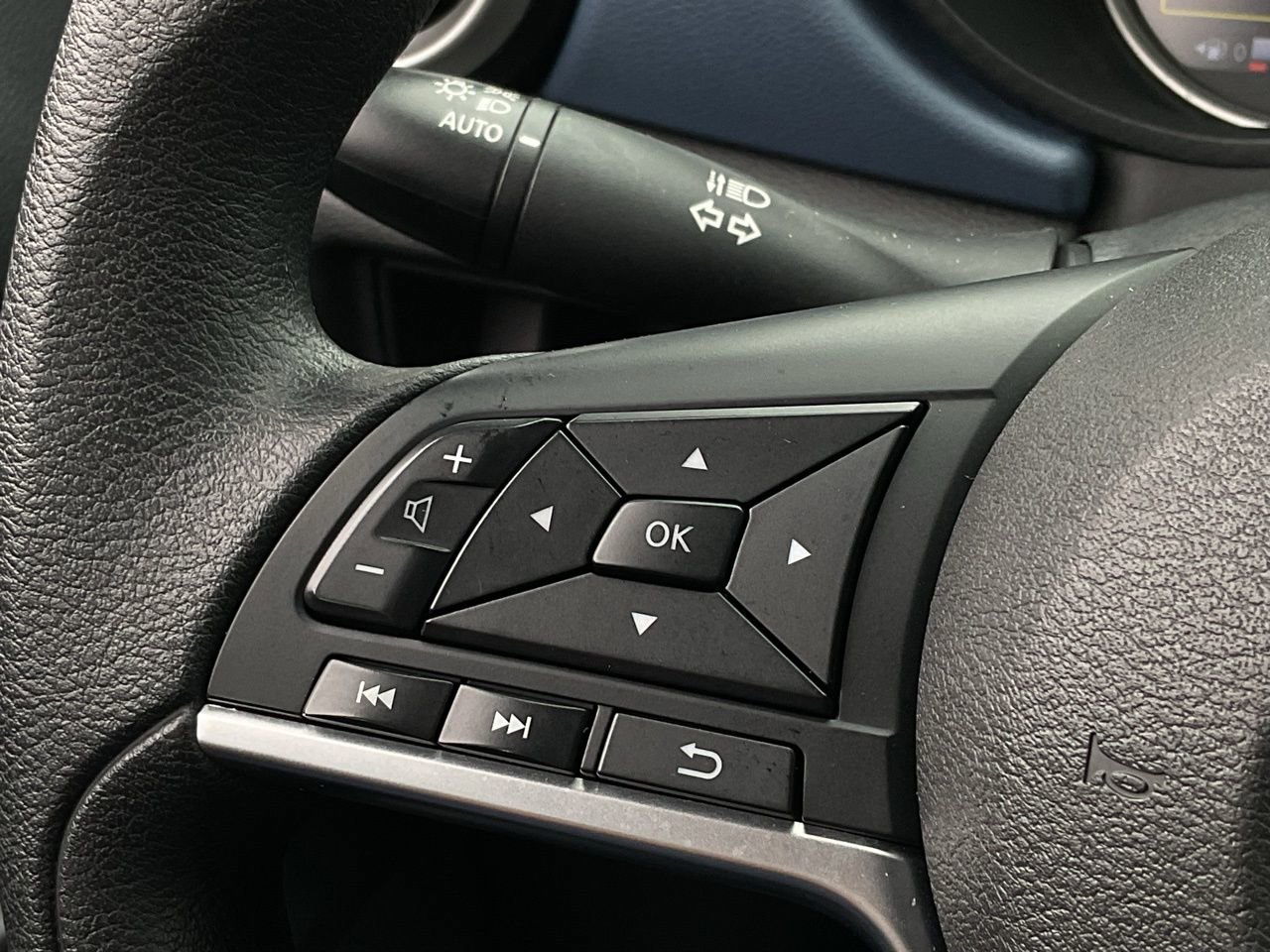 Used 2025 Nissan Versa SV image 22