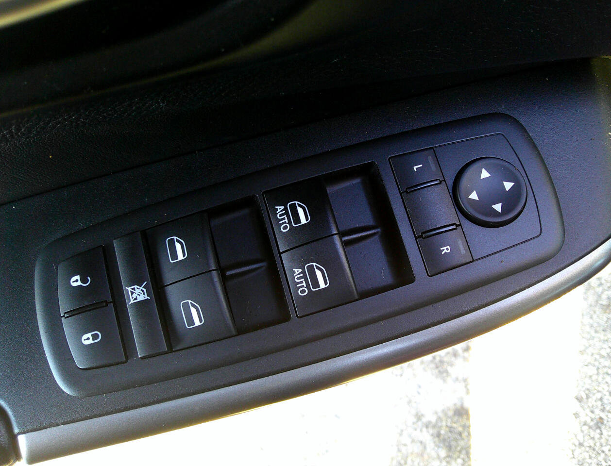 Used 2019 Jeep Cherokee Overland w/ Trailer Tow Group image 18