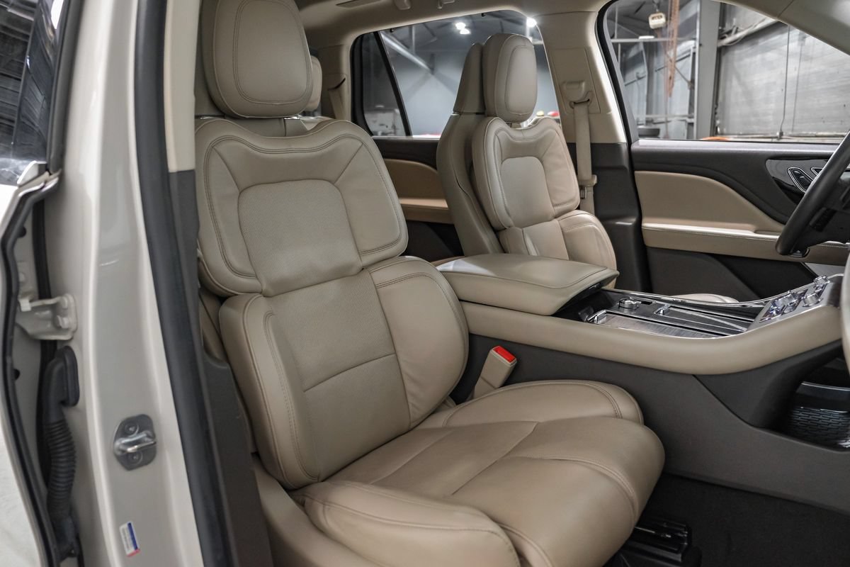 Used 2022 Lincoln Aviator Reserve w/ Equipment Group 201A AWD/4WD image 31