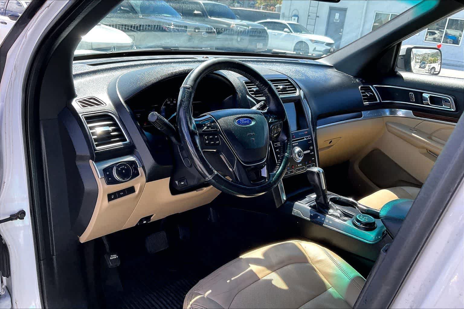 Used 2016 Ford Explorer Limited w/ Equipment Group 301A AWD/4WD image 2