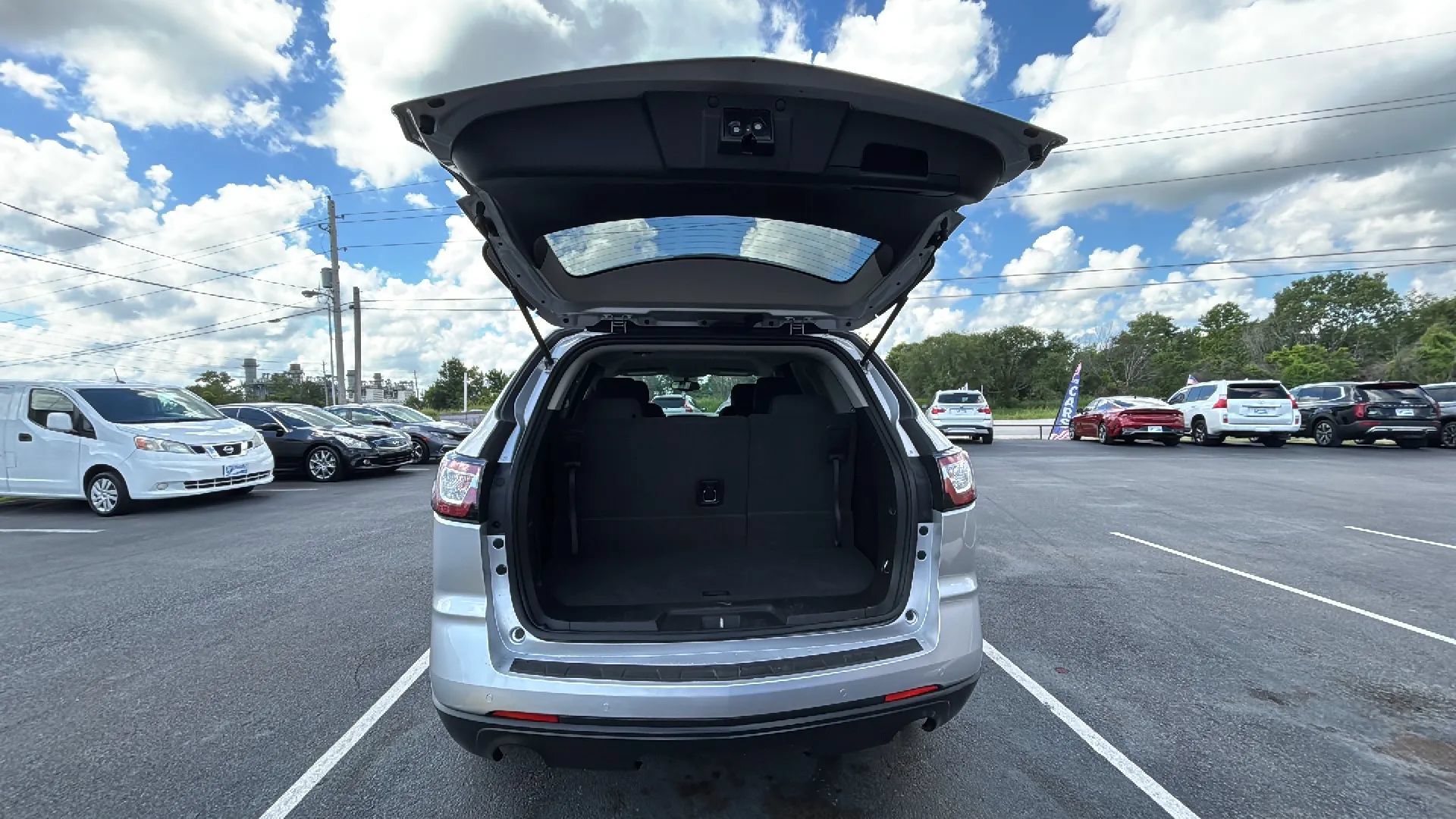 Used 2017 Chevrolet Traverse LT FWD image 16