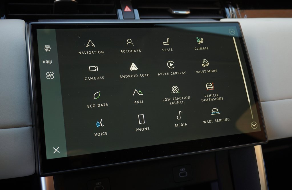 New 2025 Land Rover Discovery Sport S image 19