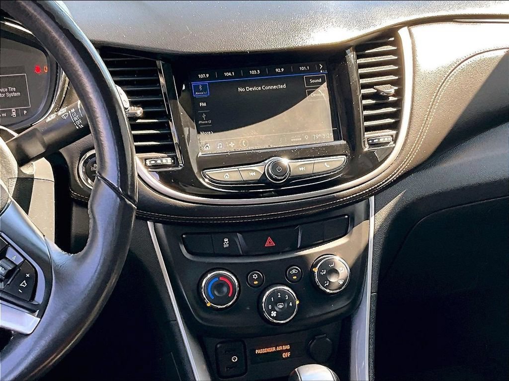 Used 2018 Chevrolet Trax LT w/ LT Convenience Package AWD/4WD image 17