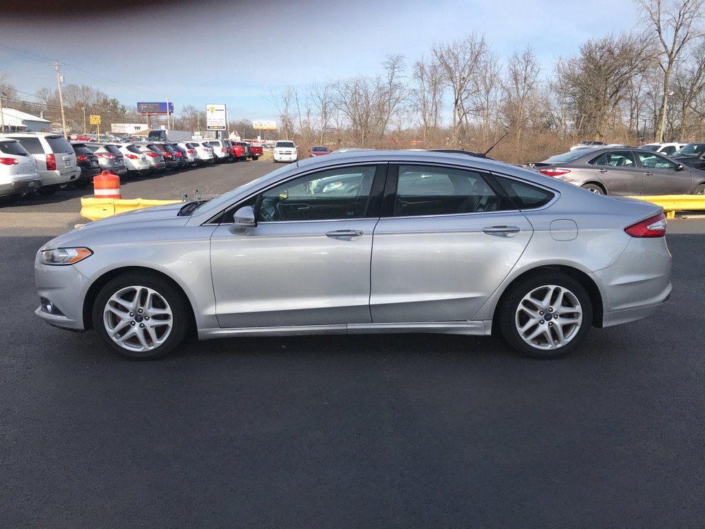 Used 2016 Ford Fusion SE w/ Equipment Group 202A FWD image 6