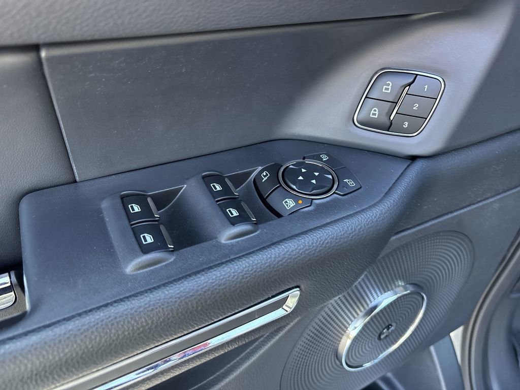 Used 2023 Ford Expedition Limited image 27