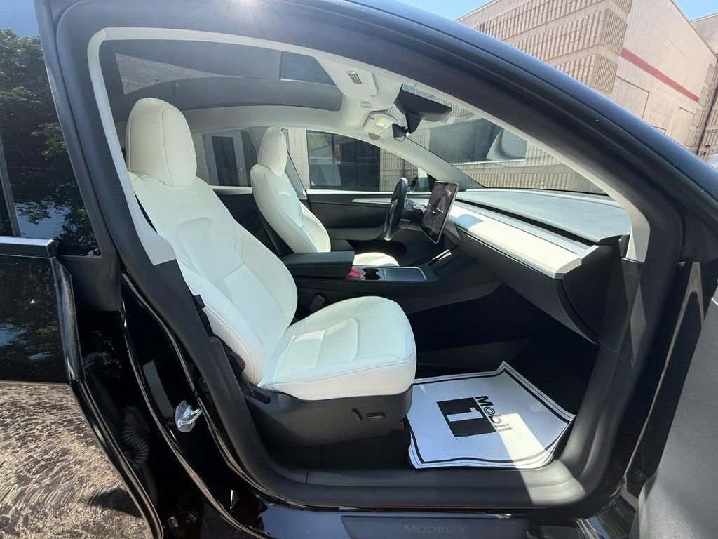 Used 2024 Tesla Model Y Performance AWD/4WD image 10