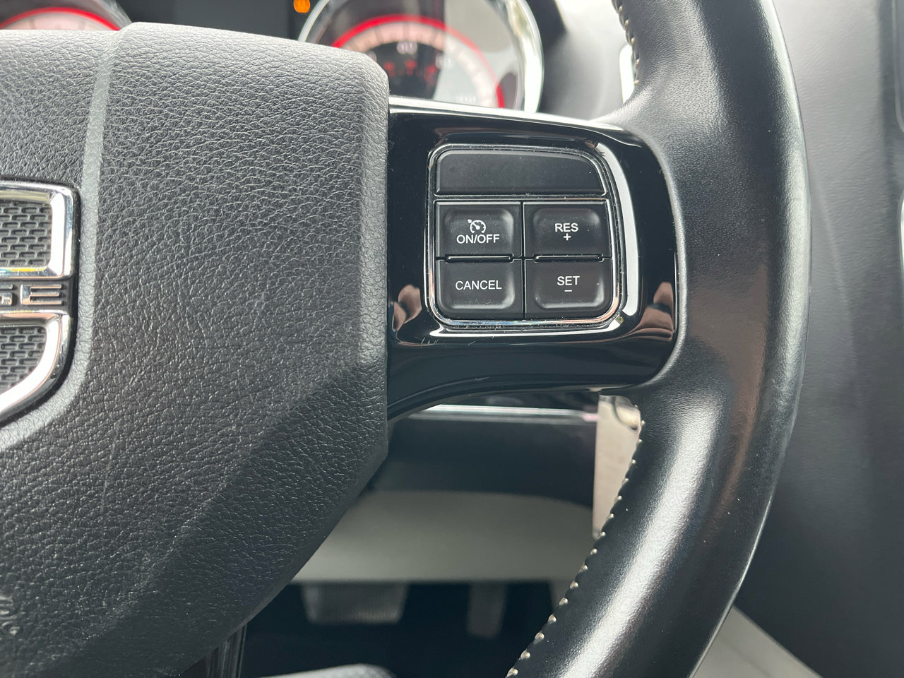 Used 2015 Dodge Grand Caravan SE image 10