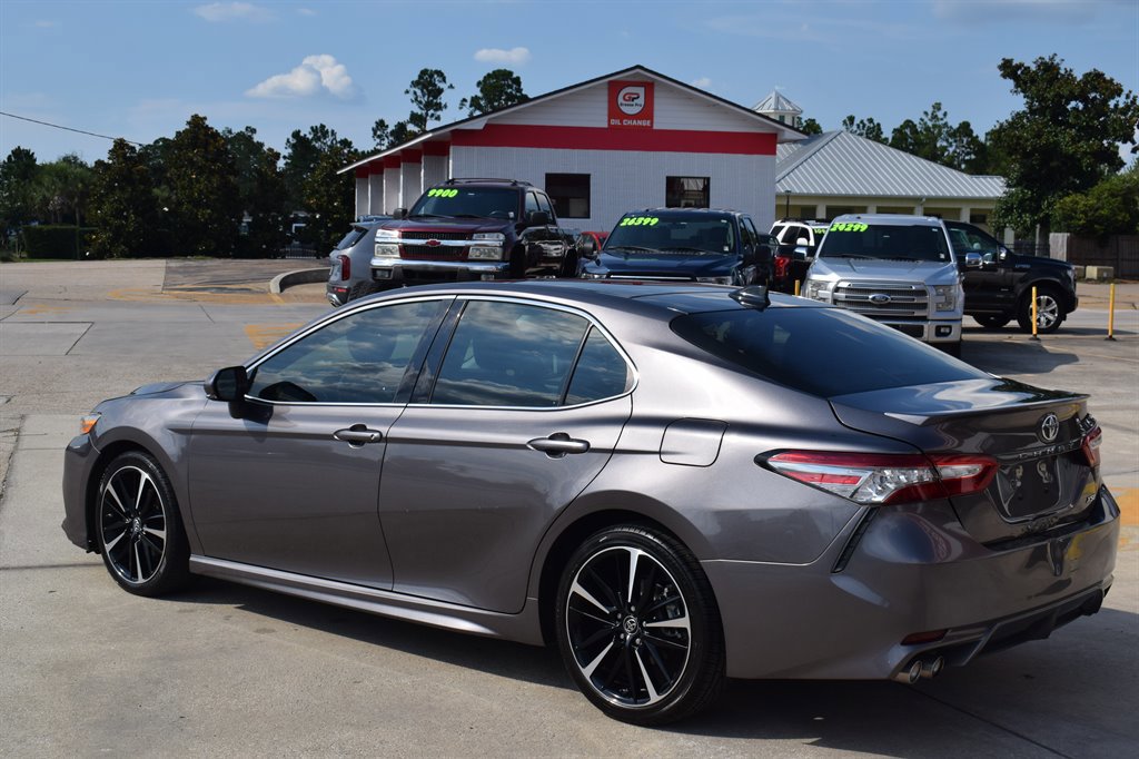 Used 2019 Toyota Camry XSE image 3